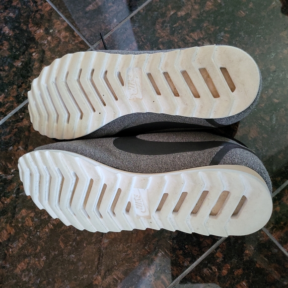 Nike Size 10 - Picture 4 of 4